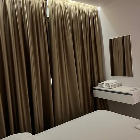 Renas Apartment1 *