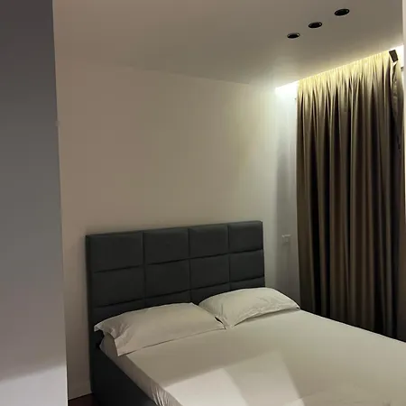 Renas Apartment1 *