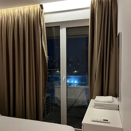 Renas Apartment1 Apartamento