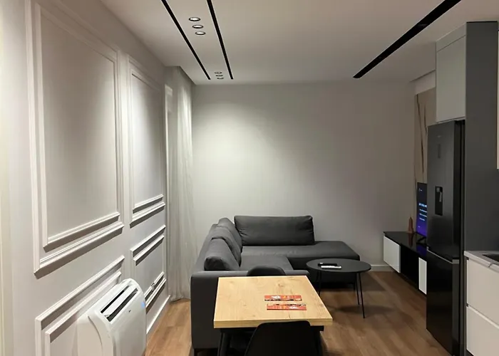 Renas Apartment1 טיראנה