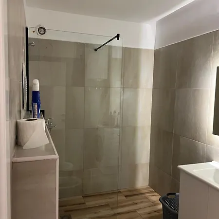 Appartement Renas Apartment1 *