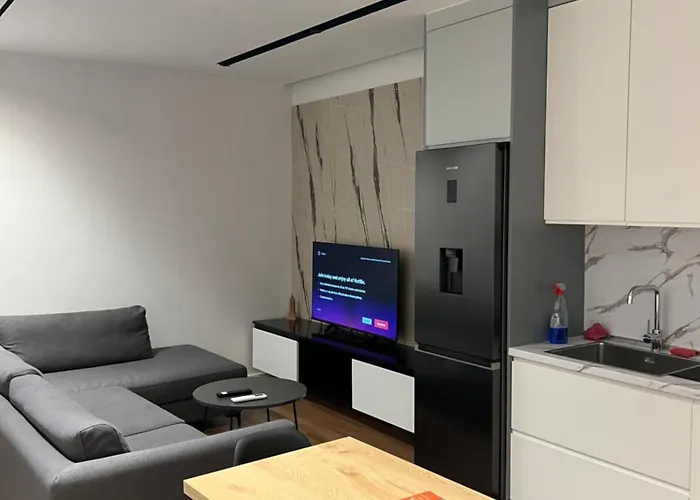 Renas Apartment1 アパート *